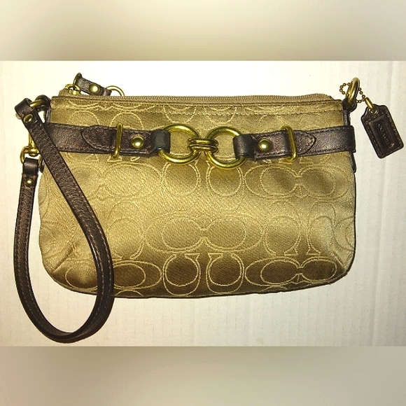 L@@K! Gorgeous/Rare COACH ~Mia Signature Outline Large Sateen Clutch Wristlet☆ - Picture 13 of 16